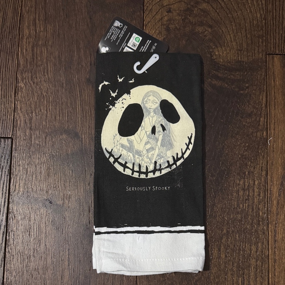 Nightmare Before Halloween Oven Mitt and Towel Set - Picture 2 of 3